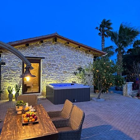 Villa Aspasia With Private Jacuzzi - Oasis Resort Kokkinos Pirgos Exterior foto