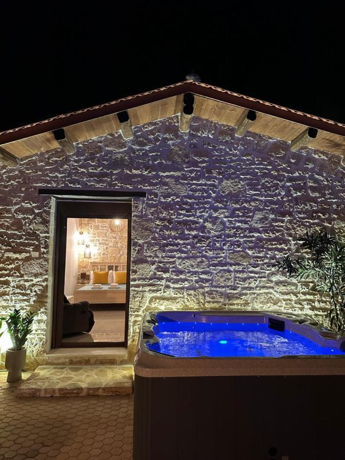 Villa Aspasia With Private Jacuzzi - Oasis Resort Kokkinos Pirgos Exterior foto