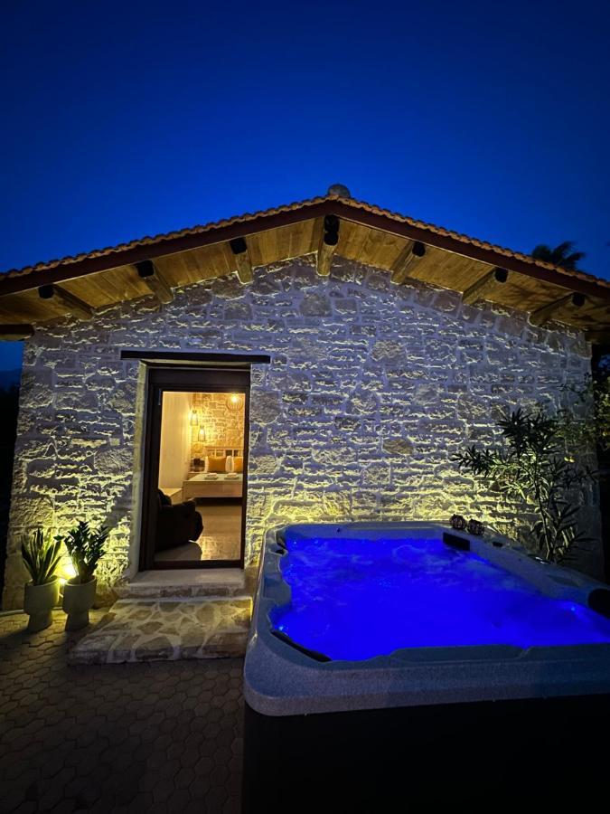 Villa Aspasia With Private Jacuzzi - Oasis Resort Kokkinos Pirgos Exterior foto