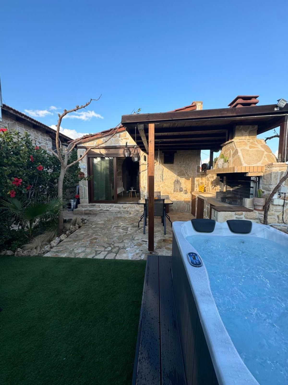 Villa Aspasia With Private Jacuzzi - Oasis Resort Kokkinos Pirgos Exterior foto